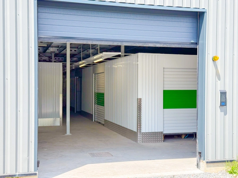 Entrée des box de stockage à Carvin